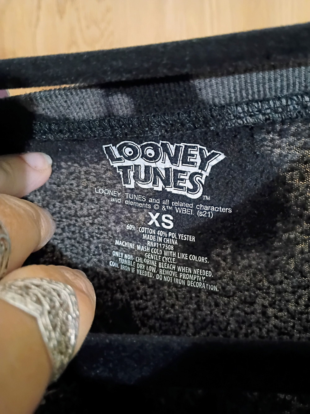 Warner Bros. Looney Tunes Black & White Interior Tag - XS - Picture 3 of 3